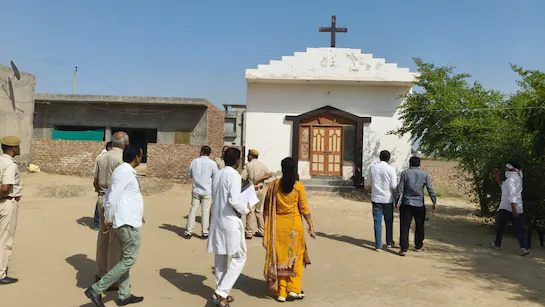 राजस्थान में दो चर्चों पर प्रशासन की सख्त कार्रवाई, अवैध धार्मिक गतिविधियां चलाने का आरोप राजस्थान में दो चर्चों पर प्रशासन की सख्त कार्रवाई, अवैध धार्मिक गतिविधियां चलाने का आरोप
