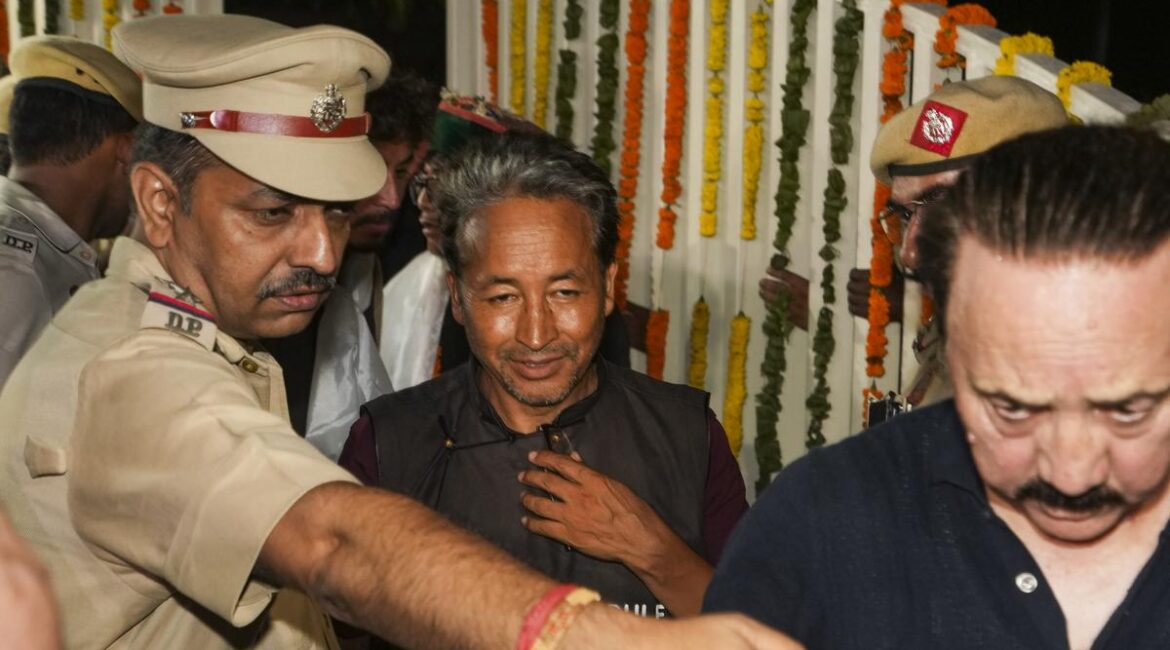 त्रिस्तरीय सुरक्षा, CCTV मॉनिटरिंग, आरएसी जवान, जोधपुर जेल में कड़ी निगरानी में सोनम वांगचुक