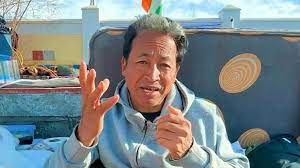 ‘हिंसा के रास्ते पर न चलें…’, लेह में Gen-Z प्रदर्शनकारियों ने की आगजनी तो सोनम वांगचुक ने अनशन खत्म करने का किया ऐलान ‘हिंसा के रास्ते पर न चलें…’, लेह में Gen-Z प्रदर्शनकारियों ने की आगजनी तो सोनम वांगचुक ने अनशन खत्म करने का किया ऐलान