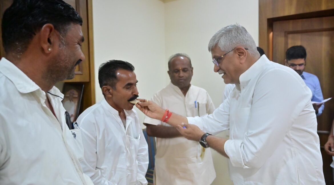 केंद्रीय मंत्री गजेंद्र सिंह शेखावत बोले, जीएसटी स्लैब में कमी से बाजारों में जबरदस्त उत्साह है और अर्थव्यवस्था को नया प्रोत्साहन मिला