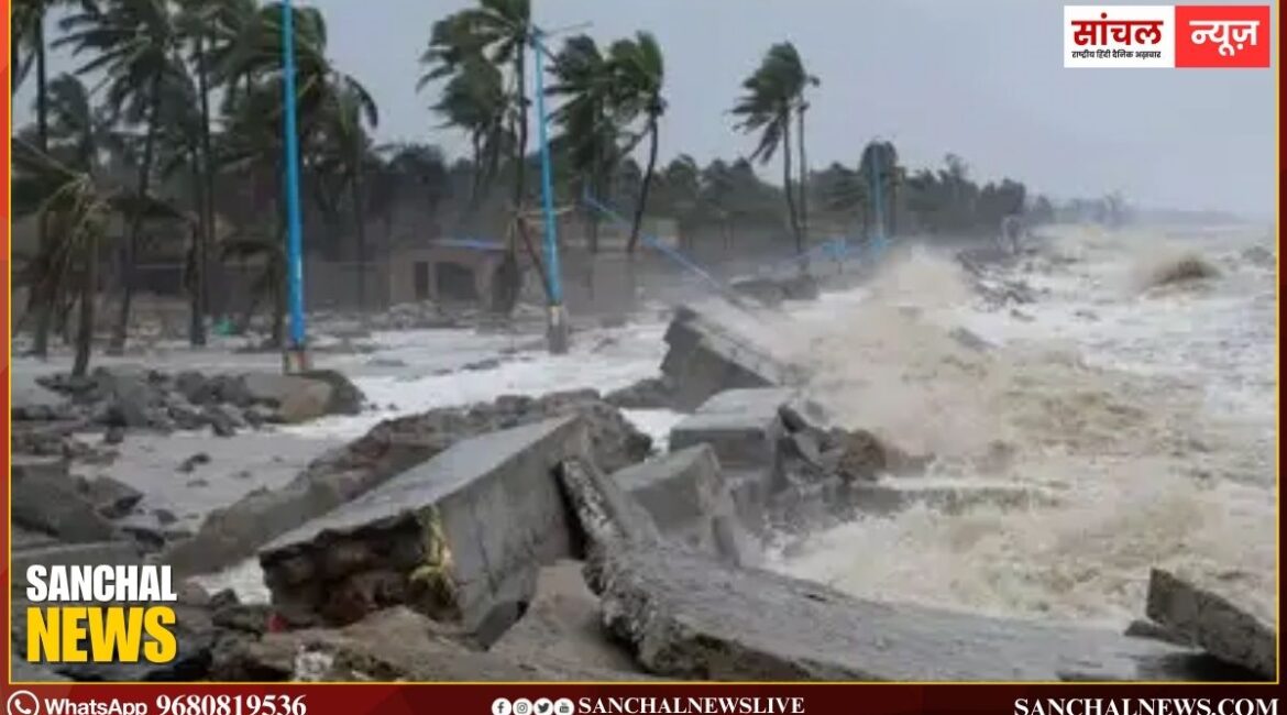 चक्रवाती तूफान मोंथा ने आंध्र प्रदेश में मचाई तबाही, उड़ानें और ट्रेनें रद्द, राहत दल तैनात