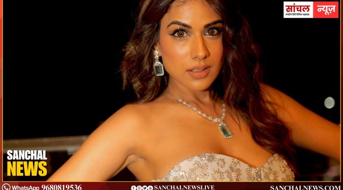 एक्ट्रेस का लुक वेडिंग सीजन के लिए है परफेक्ट इंस्पिरेशन; सिल्वर लहंगे में निया शर्मा ने गिराई बिजलियां एक्ट्रेस का लुक वेडिंग सीजन के लिए है परफेक्ट इंस्पिरेशन; सिल्वर लहंगे में निया शर्मा ने गिराई बिजलियां