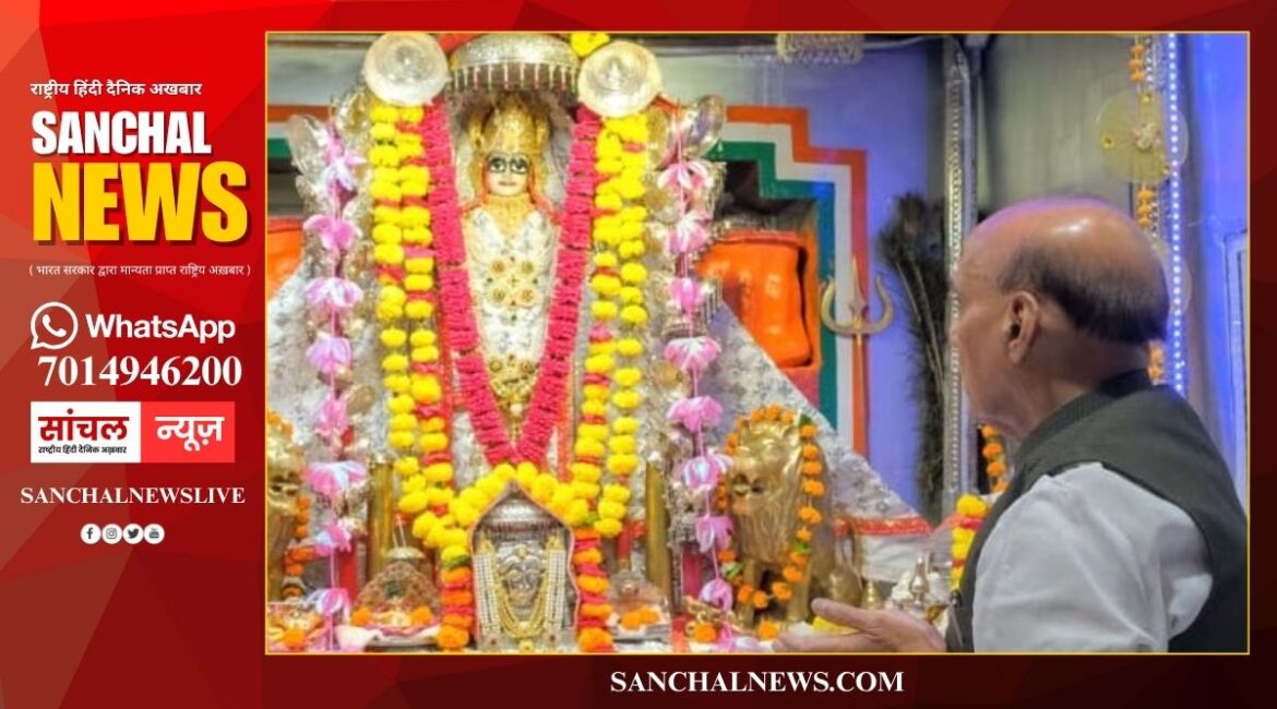 तनोट माता के दरबार में राजनाथ सिंह ने टेका माथा, तनोट माता मंदिर में विशेष पूजा-अर्चना, 1965 युद्ध में न फटे बम देख हैरान