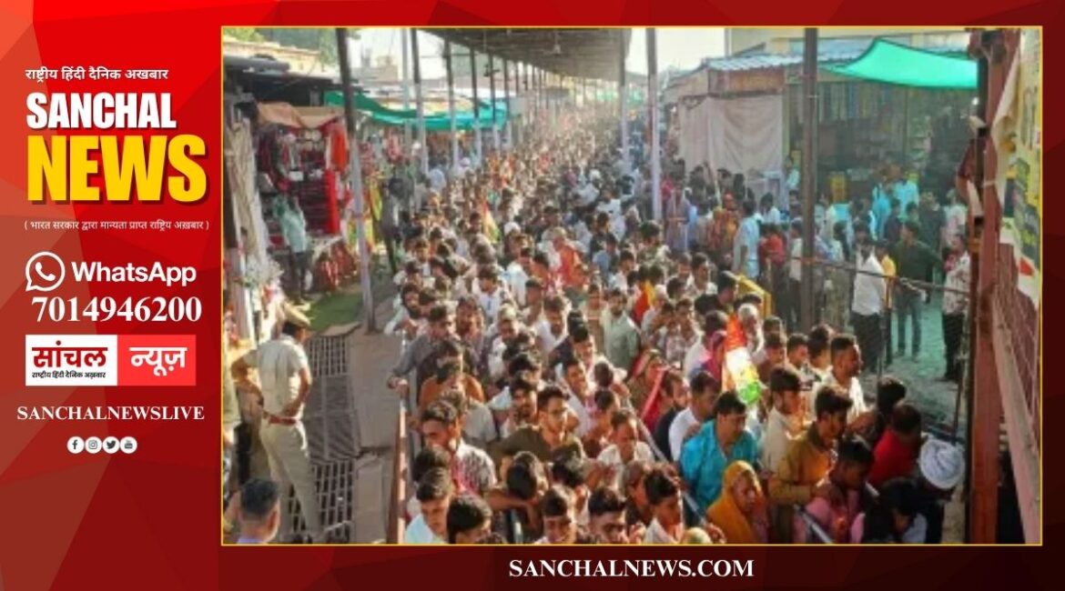 रामदेवरा में लंबी भक्तों की 1 किलोमीटर लंबी लाइन, अधिकारी कर रहे मॉनिटरिंग रामदेवरा में लंबी भक्तों की 1 किलोमीटर लंबी लाइन, अधिकारी कर रहे मॉनिटरिंग