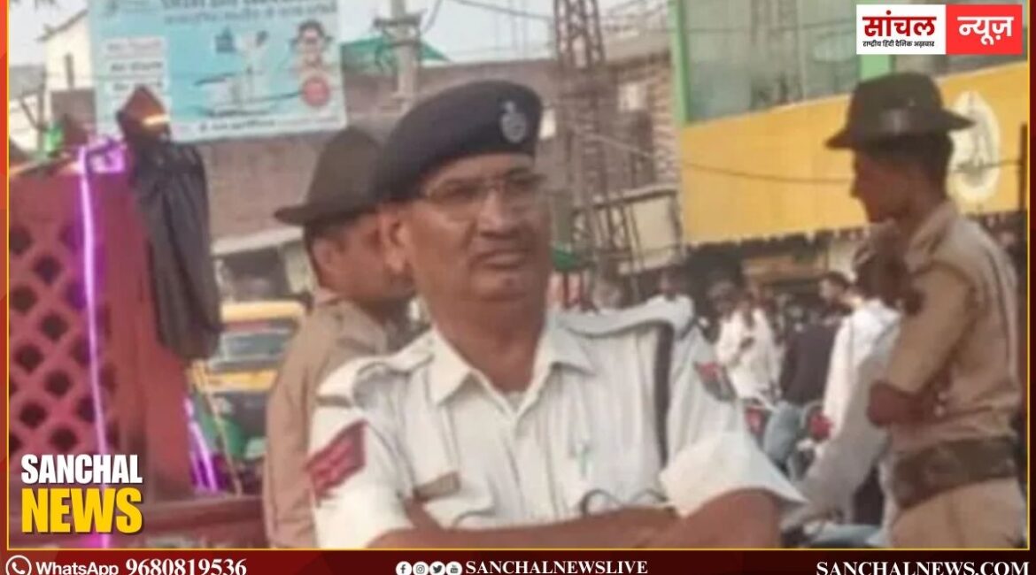 ड्यूटी करते हुए ट्रैफिक हेड कांस्टेबल अचानक जमीन पर धड़ाम से गिरा, साइलेंट अटैक ने ले ली जान, परिजनों पर टूटा दुखों का पहाड़
