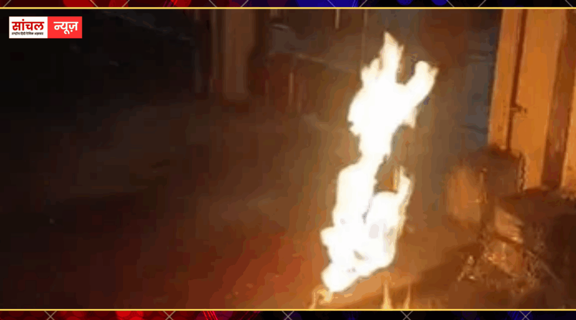 दिवाली पर जयपुर में 20 से ज्यादा जगह पटाखों से आग, कोटा और जोधपुर में भी दौड़ती रही दमकल दिवाली पर जयपुर में 20 से ज्यादा जगह पटाखों से आग, कोटा और जोधपुर में भी दौड़ती रही दमकल