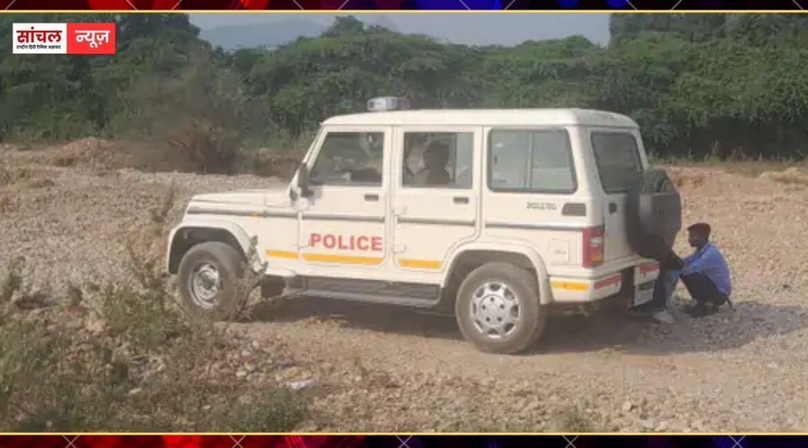 बातों में लगाकर मंदिर के बाहर श्रद्धालु से रुपयों से भरा बैग लूटा, झाड़ियों का फायदा उठाकर फरार हुए बातों में लगाकर मंदिर के बाहर श्रद्धालु से रुपयों से भरा बैग लूटा, झाड़ियों का फायदा उठाकर फरार हुए