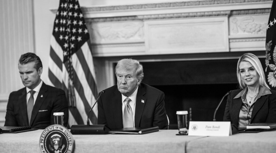 व्हाइट हाउस के नजदीक आतंकी हमले में एक नेशनल गार्ड की मौत, ट्रंप ने जानें अब क्या बोला? व्हाइट हाउस के नजदीक आतंकी हमले में एक नेशनल गार्ड की मौत, ट्रंप ने जानें अब क्या बोला?