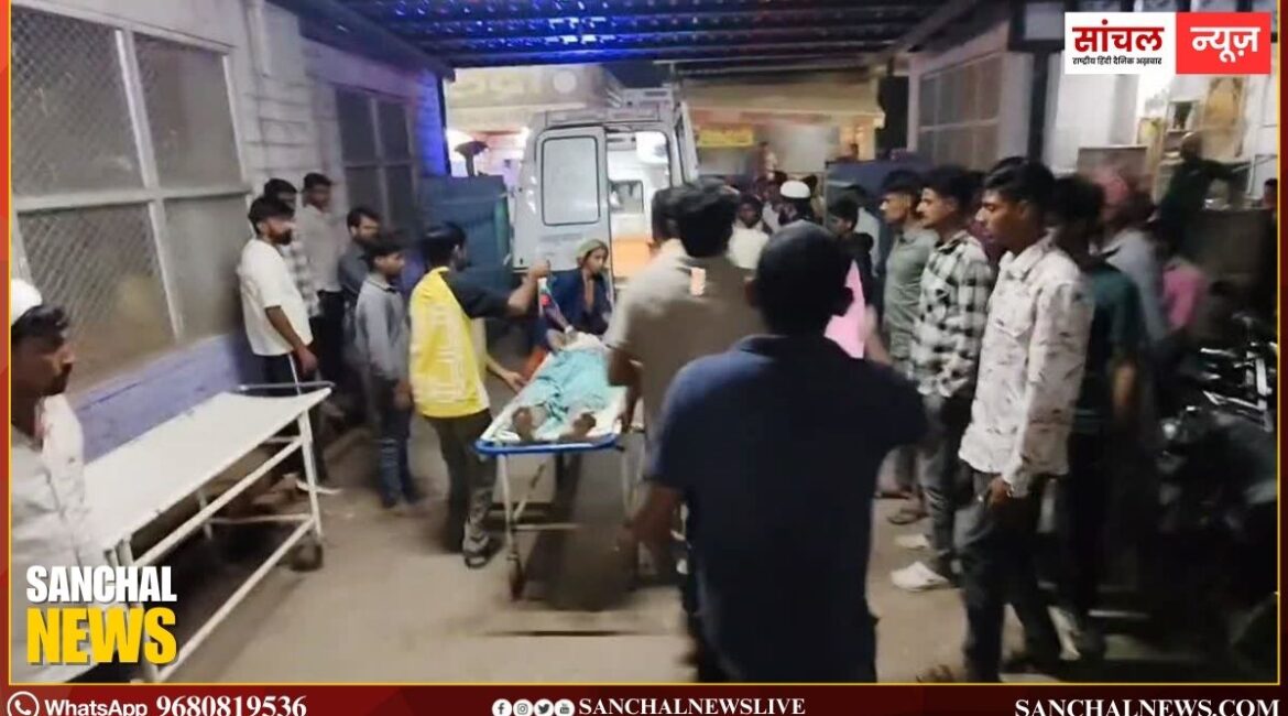 फलोदी-बीकानेर नेशनल हाईवे-11 पर खड़े टेम्पो को ट्रॉले ने मारी टक्कर; 4 की मौत, 12 लोग घायल फलोदी-बीकानेर नेशनल हाईवे-11 पर खड़े टेम्पो को ट्रॉले ने मारी टक्कर; 4 की मौत, 12 लोग घायल