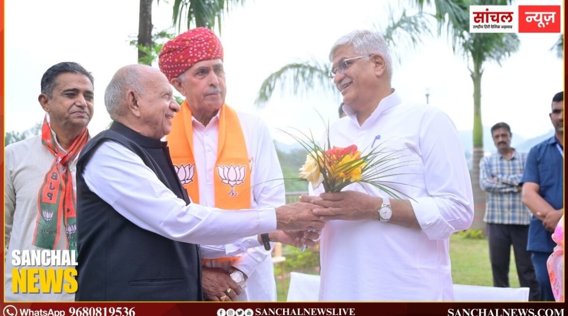 केंद्रीय मंत्री गजेंद्र सिंह शेखावत पहुंचे माउंट आबू; स्थानीय मुद्दों के समाधान पर हुई चर्चा, पार्किंग व टूरिस्ट पॉइंट्स पर जोर केंद्रीय मंत्री गजेंद्र सिंह शेखावत पहुंचे माउंट आबू; स्थानीय मुद्दों के समाधान पर हुई चर्चा, पार्किंग व टूरिस्ट पॉइंट्स पर जोर