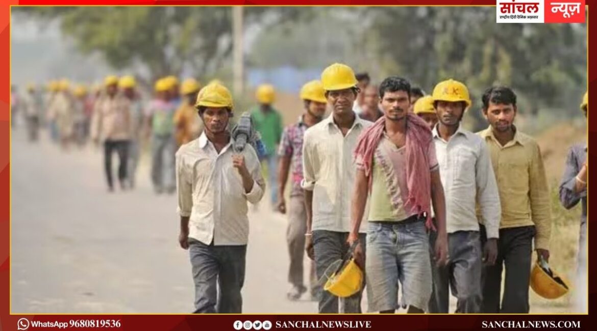 श्रम कानूनों में बड़े बदलाव और सुधार के साथ सरकार ने लागू किए 4 नए लेबर कोड, वेतन, ग्रैच्युटी और ओवरटाइम के नियम बदले, श्रम कानूनों में बड़े बदलाव और सुधार के साथ सरकार ने लागू किए 4 नए लेबर कोड, वेतन, ग्रैच्युटी और ओवरटाइम के नियम बदले,