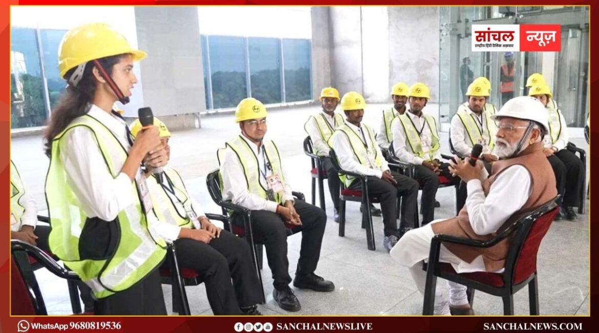 PM मोदी ने निर्माणाधीन बुलेट ट्रेन के स्टेशन का किया दौरा, निर्माणधीन कार्यों की जानकारी ली, साथ ही कर्मचारियों से भी बातचीत
