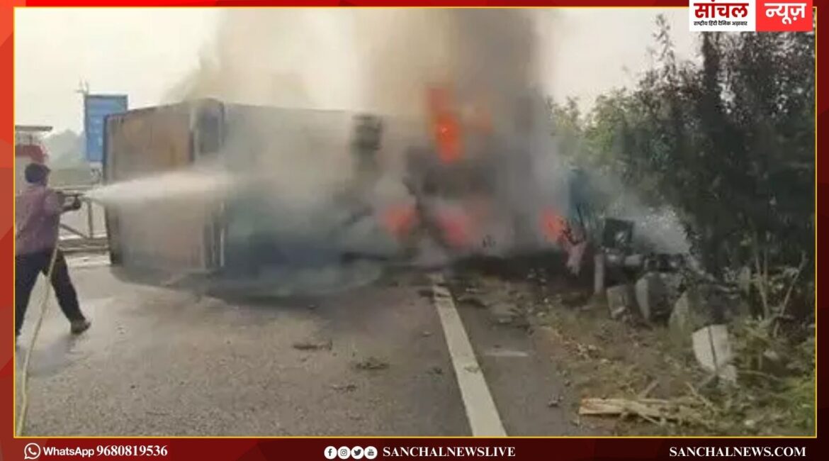 दिल्ली–मुंबई एक्सप्रेसवे: कंटेनर पलटने के बाद लगी आग, चालक की जलकर मौत