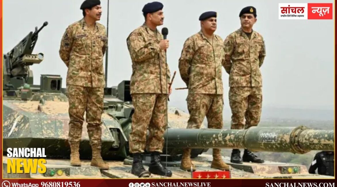 पाकिस्तान में बढ़ी बेचैनी; मुनीर की आर्मी बोली- समंदर के रास्ते भारत कर सकता है PAK पर हमला पाकिस्तान में बढ़ी बेचैनी; मुनीर की आर्मी बोली- समंदर के रास्ते भारत कर सकता है PAK पर हमला