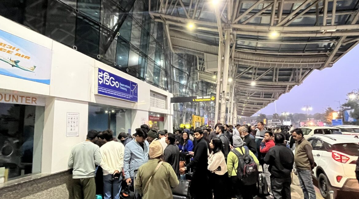 यात्रियों को मिलेगा कैंसिल फ्लाइट के टिकट का रिफंड, सरकार का इंडिगो को आदेश; सरकार के नए नियमों से गड़बड़ हुई यात्रियों को मिलेगा कैंसिल फ्लाइट के टिकट का रिफंड, सरकार का इंडिगो को आदेश; सरकार के नए नियमों से गड़बड़ हुई