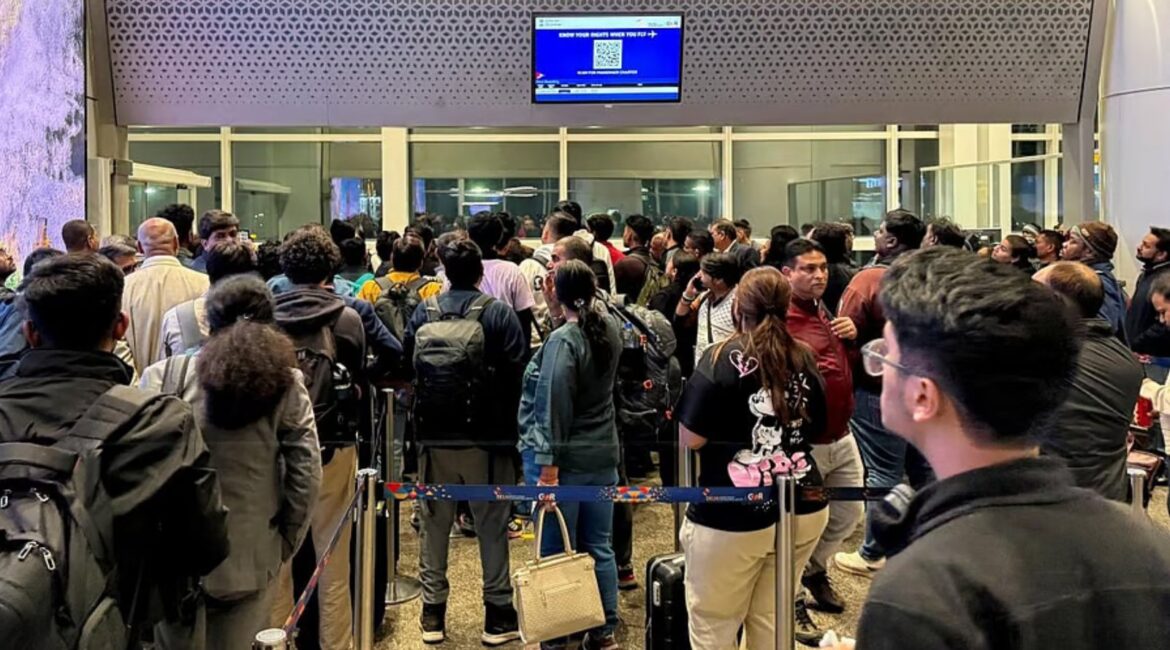 इंडिगो संकट के बीच सरकार का बड़ा फैसला, 500KM की दूरी का 7500 रुपये… मनमाना किराया वसूली पर रोक इंडिगो संकट के बीच सरकार का बड़ा फैसला, 500KM की दूरी का 7500 रुपये… मनमाना किराया वसूली पर रोक