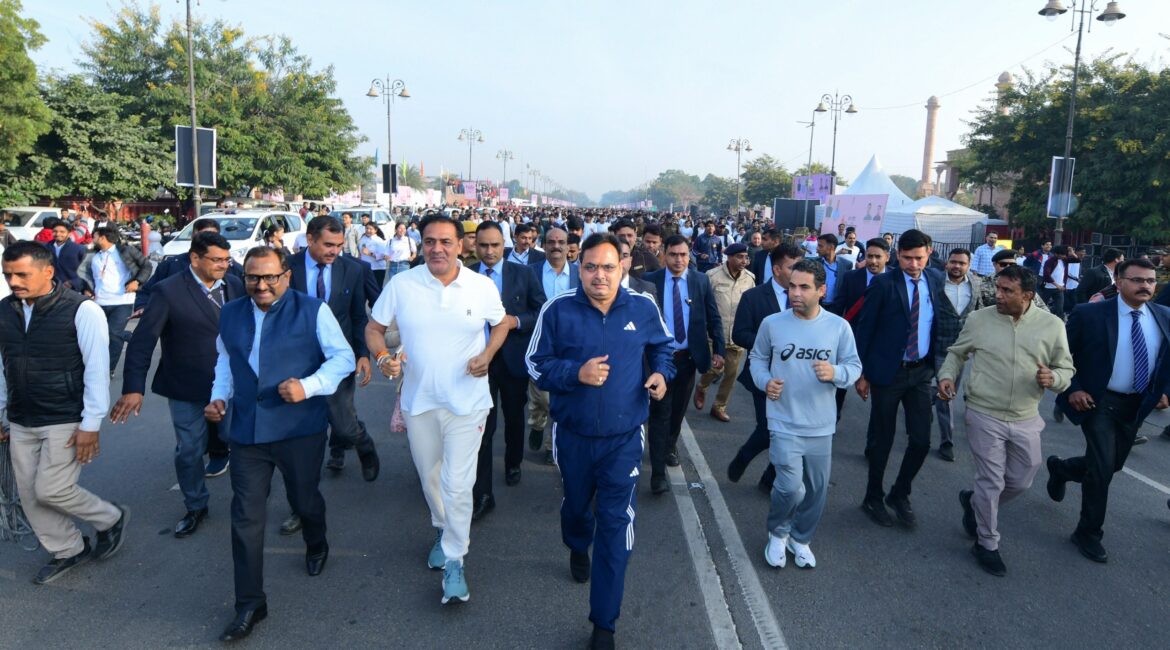 ‘रन फॉर विकसित राजस्थान’ को दिखाई हरी झंडी; सीएम भजनलाल ने युवाओं के साथ लगाई दौड़ ‘रन फॉर विकसित राजस्थान’ को दिखाई हरी झंडी; सीएम भजनलाल ने युवाओं के साथ लगाई दौड़