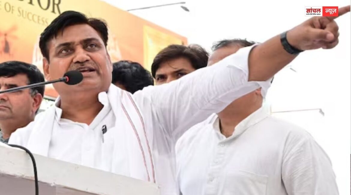 भ्रष्टाचार का तांडव राजस्थान में इस पर्ची सरकार में चल….’बीजेपी मंत्री और विधायकों का हिस्सा तय हो गया है’ अवैध खनन पर बोले डोटासरा भ्रष्टाचार का तांडव राजस्थान में इस पर्ची सरकार में चल….’बीजेपी मंत्री और विधायकों का हिस्सा तय हो गया है’ अवैध खनन पर बोले डोटासरा