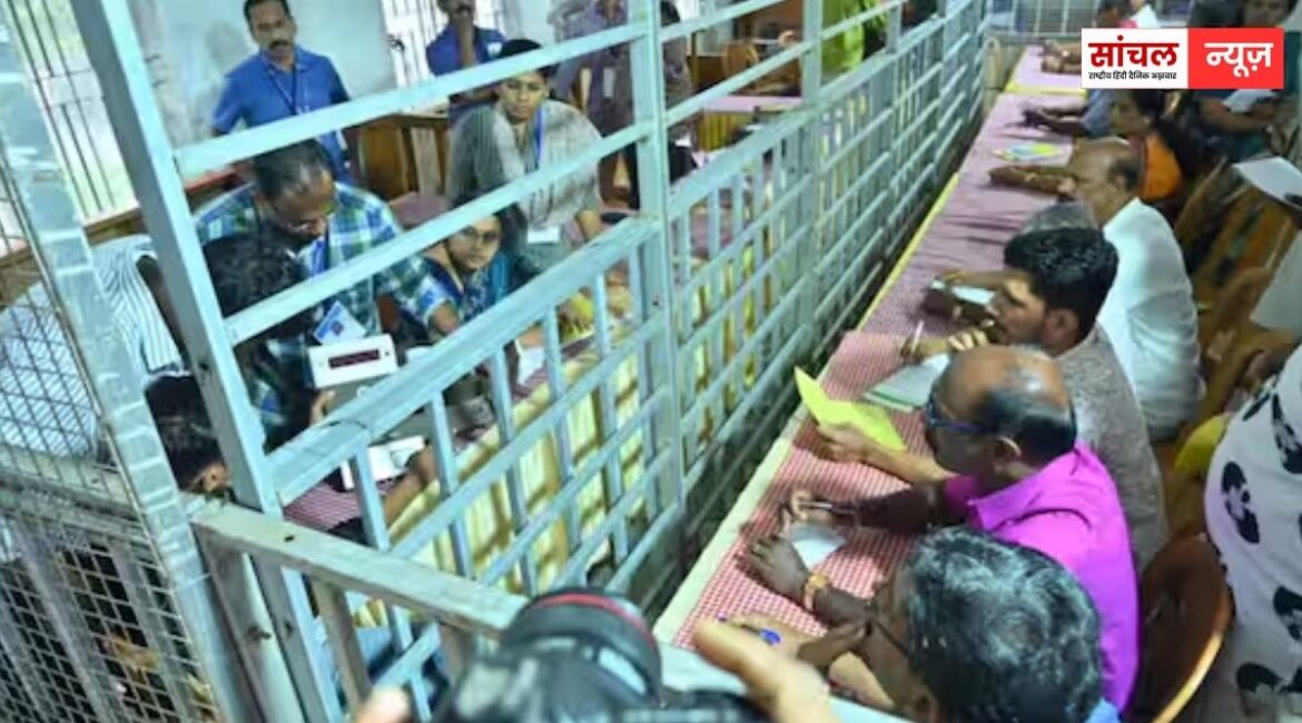 केरल में 244 मतगणना केंद्रों पर वोटों की गिनती जारी; निकाय चुनावों में कांग्रेस के नेतृत्व वाला यूनाइटेड डेमोक्रेटिक फ्रंट UDF बढ़त केरल में 244 मतगणना केंद्रों पर वोटों की गिनती जारी; निकाय चुनावों में कांग्रेस के नेतृत्व वाला यूनाइटेड डेमोक्रेटिक फ्रंट UDF बढ़त