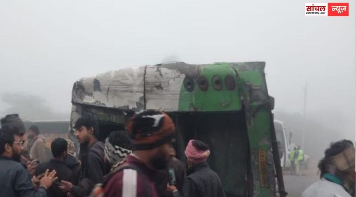 किशनगढ़ : सोलर कंपनी के कर्मचारियों से भरी बस पलटी, तीन दर्जन से अधिक कर्मचारी घायल, मौके पर पहुंची पुलिस