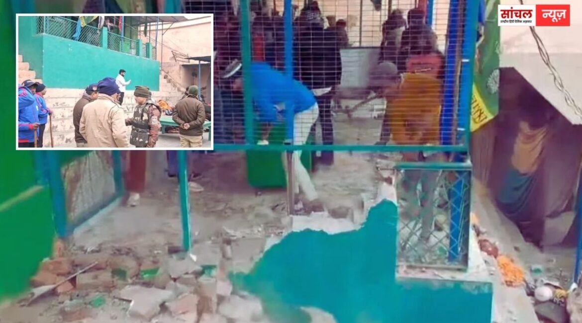 उत्तराखंड : रुड़की के पिरान कलियर में पुरानी गंग नहर के किनारे बनी मजार पर प्रशासन का चला बुलडोजर उत्तराखंड : रुड़की के पिरान कलियर में पुरानी गंग नहर के किनारे बनी मजार पर प्रशासन का चला बुलडोजर