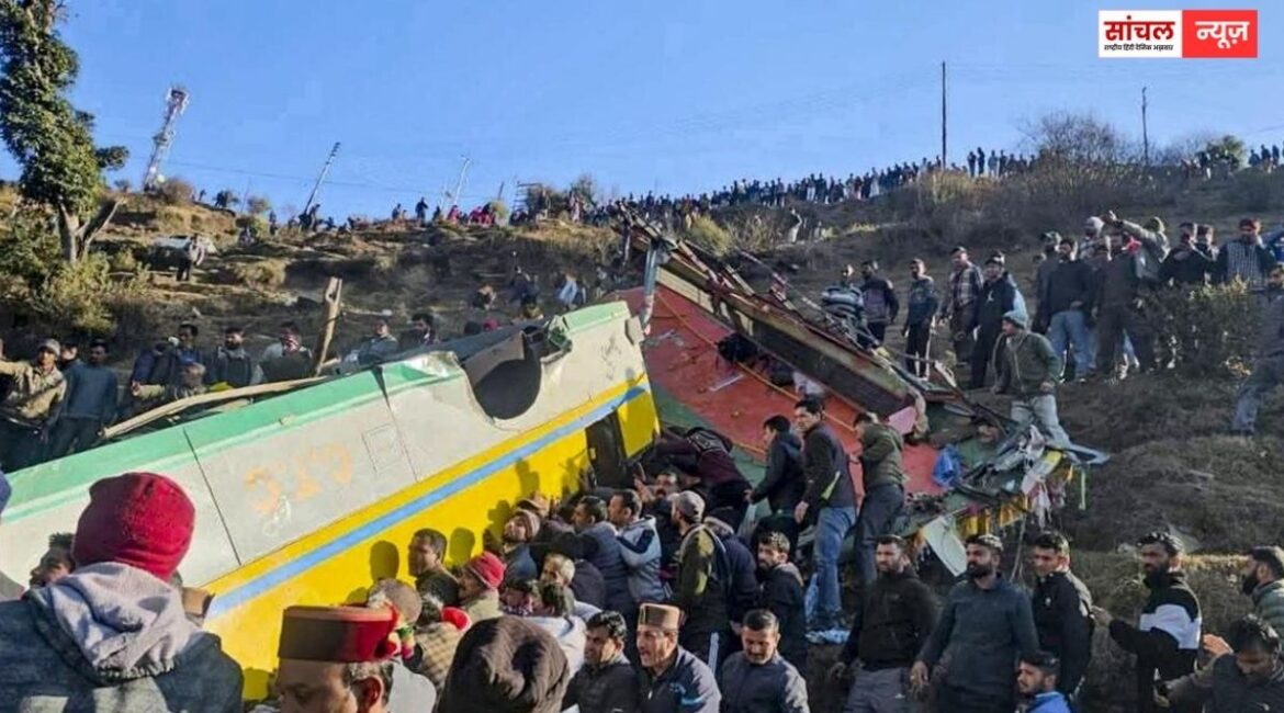 Himachal Bus Accident; हिमाचल के सिरमौर जिले में भीषण हादसा, खाई में गिरी बस, 12 लोगों की मौत
