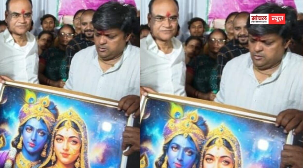 रटलाई में गूंजा जनविश्वास का जयघोष: समाजसेवी आयुष गुप्ता ने सांसद दुष्यंत सिंह को भेंट की राधा-कृष्ण प्रतिमा, उमड़ा जनसैलाब