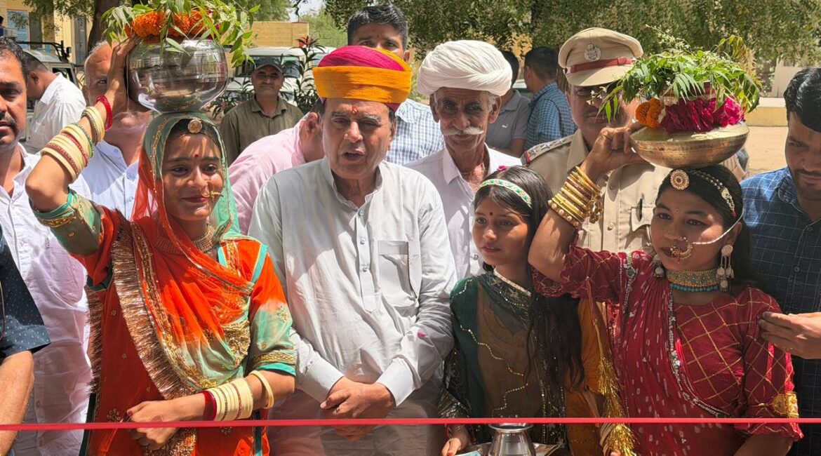 संसदीय कार्य मंत्री ने जोधपुर के लूणावास खारा में पशु चिकित्सालय का किया शिलान्यास संसदीय कार्य मंत्री ने जोधपुर के लूणावास खारा में पशु चिकित्सालय का किया शिलान्यास