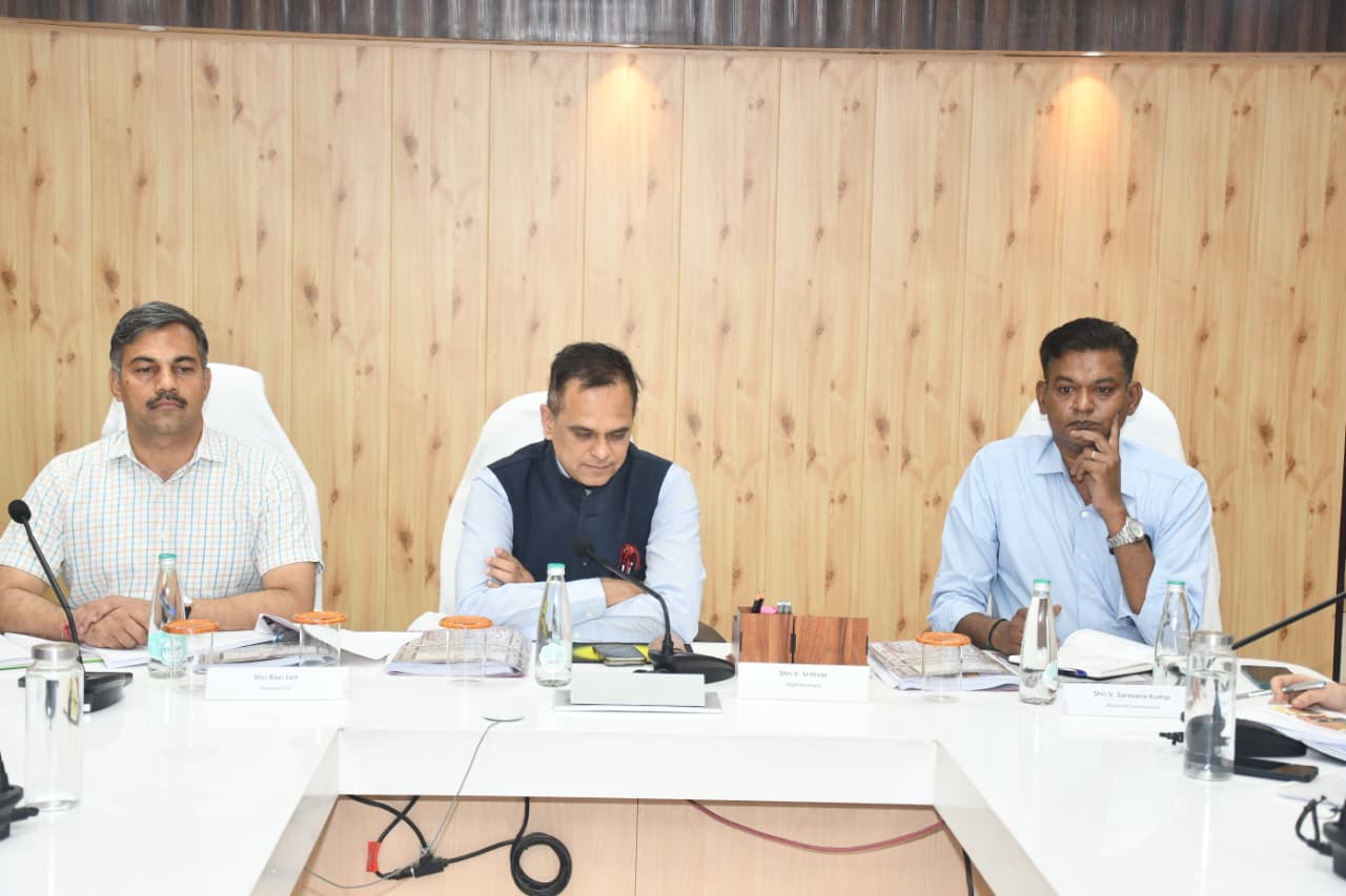 मुख्य सचिव वी.श्रीनिवास ने मंगलवार को परकोटे के विभिन्न स्थानों हवेलियों मंदिर का किया निरीक्षण