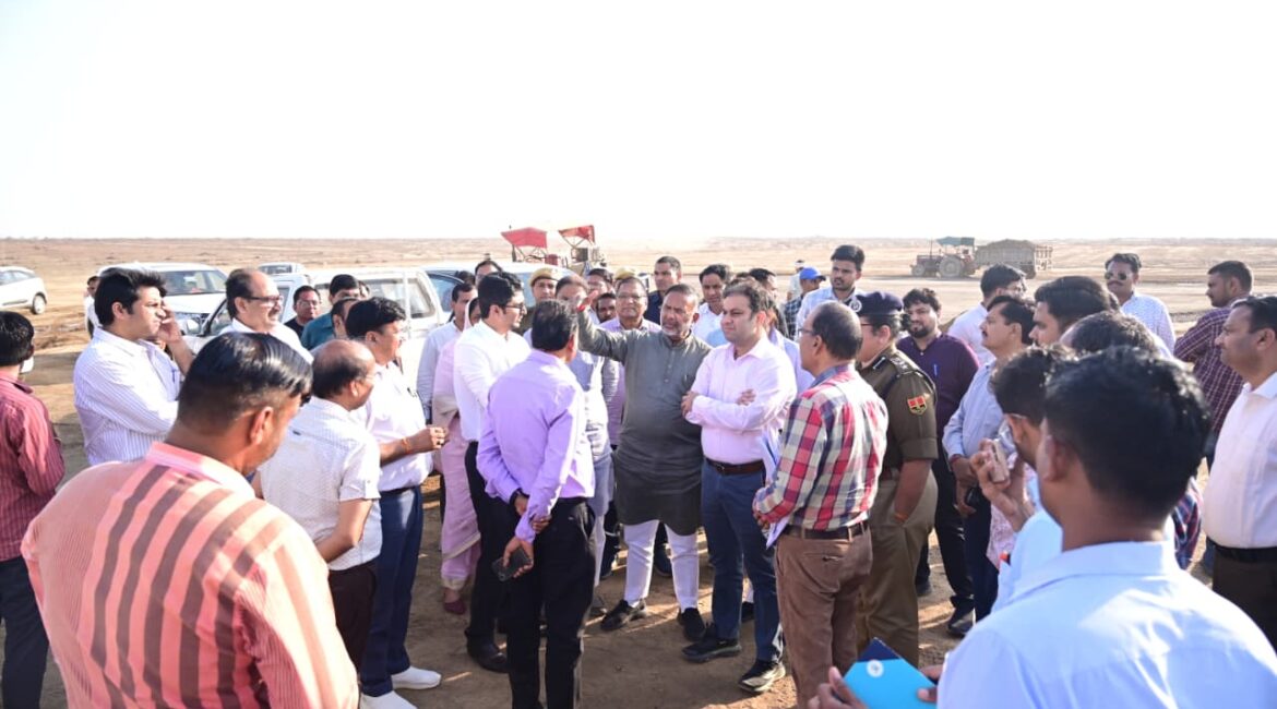 ऊर्जा मंत्री ने लिया मुख्यमंत्री के प्रस्तावित शिलान्यास कार्यक्रम स्थल की तैयारियों का जायजा ऊर्जा मंत्री ने लिया मुख्यमंत्री के प्रस्तावित शिलान्यास कार्यक्रम स्थल की तैयारियों का जायजा